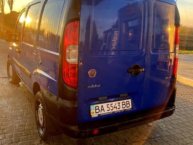 Синий Фиат Добло, объемом двигателя 1.2 л и пробегом 400 тыс. км за 3200 $, фото 4 на Automoto.ua