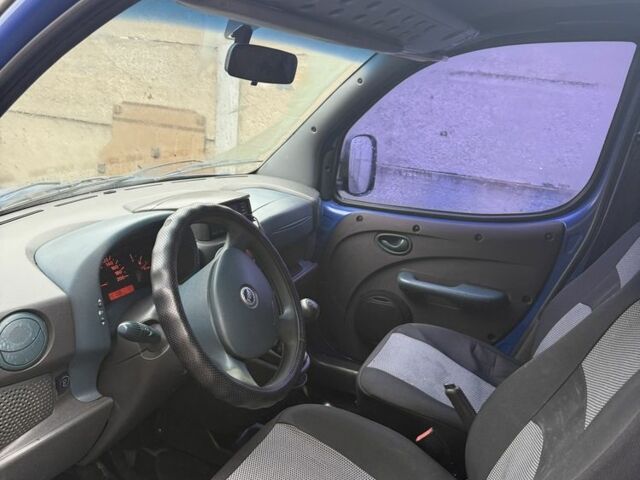 Синий Фиат Добло, объемом двигателя 1.2 л и пробегом 200 тыс. км за 2350 $, фото 5 на Automoto.ua