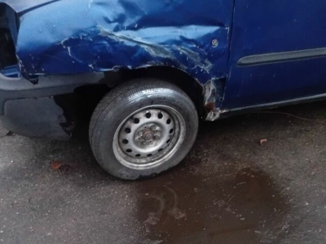 Синий Фиат Добло, объемом двигателя 1.9 л и пробегом 240 тыс. км за 1450 $, фото 3 на Automoto.ua