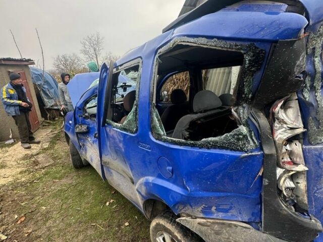 Синій Фіат Добло, об'ємом двигуна 1.3 л та пробігом 260 тис. км за 2000 $, фото 4 на Automoto.ua