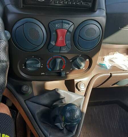 Синий Фиат Добло, объемом двигателя 1.2 л и пробегом 190 тыс. км за 4000 $, фото 14 на Automoto.ua