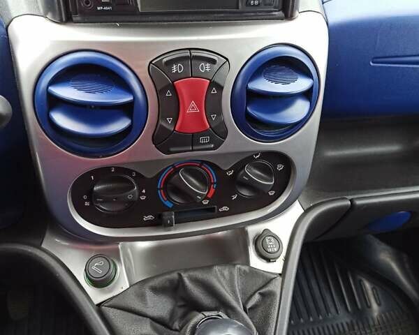 Синий Фиат Добло, объемом двигателя 1.9 л и пробегом 192 тыс. км за 5500 $, фото 9 на Automoto.ua