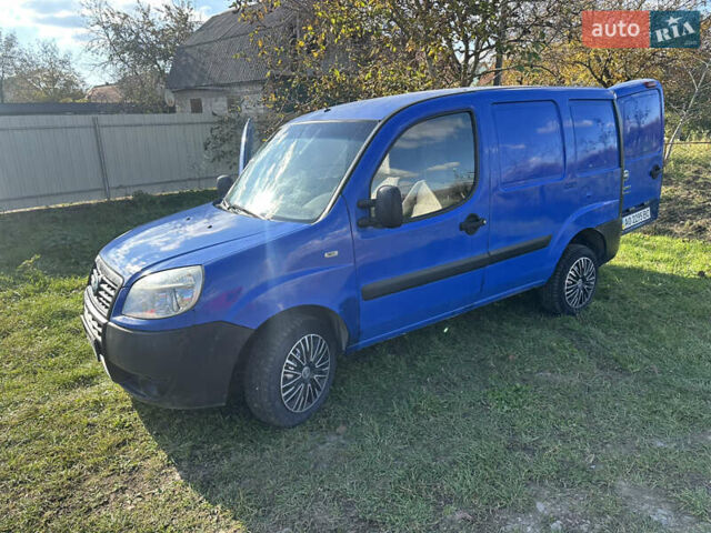 Синий Фиат Добло, объемом двигателя 1.25 л и пробегом 260 тыс. км за 2900 $, фото 1 на Automoto.ua