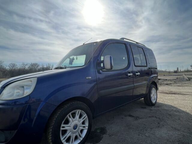 Синий Фиат Добло, объемом двигателя 1.2 л и пробегом 264 тыс. км за 5000 $, фото 2 на Automoto.ua