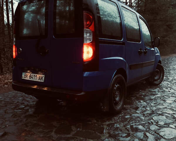 Синий Фиат Добло, объемом двигателя 1.25 л и пробегом 380 тыс. км за 5300 $, фото 4 на Automoto.ua