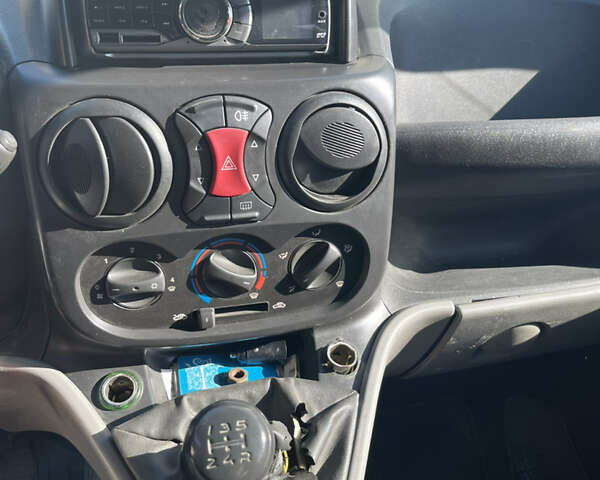 Синій Фіат Добло, об'ємом двигуна 1.37 л та пробігом 435 тис. км за 2999 $, фото 12 на Automoto.ua