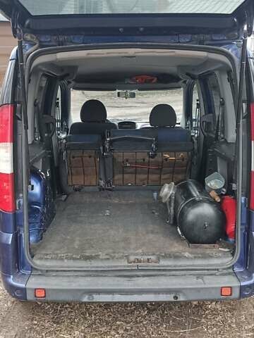 Синій Фіат Добло, об'ємом двигуна 1.4 л та пробігом 189 тис. км за 5800 $, фото 5 на Automoto.ua