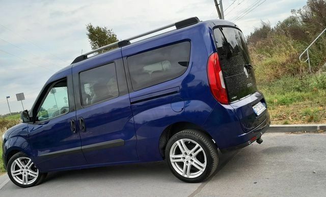 Синий Фиат Добло, объемом двигателя 1.6 л и пробегом 150 тыс. км за 9100 $, фото 20 на Automoto.ua