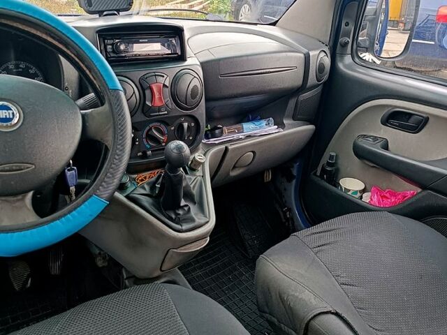 Синий Фиат Добло, объемом двигателя 1.2 л и пробегом 324 тыс. км за 3500 $, фото 2 на Automoto.ua