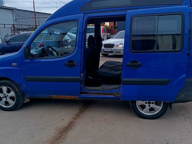 Синий Фиат Добло, объемом двигателя 1.2 л и пробегом 324 тыс. км за 3500 $, фото 6 на Automoto.ua