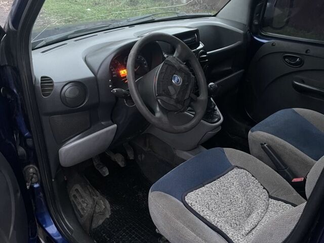 Синий Фиат Добло, объемом двигателя 0 л и пробегом 235 тыс. км за 3299 $, фото 7 на Automoto.ua