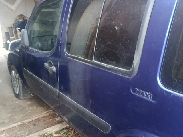 Синий Фиат Добло, объемом двигателя 1.9 л и пробегом 300 тыс. км за 3472 $, фото 1 на Automoto.ua