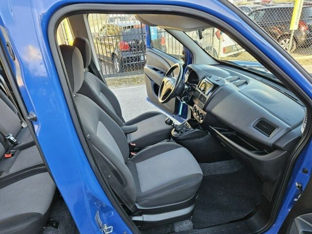 Синий Фиат Добло, объемом двигателя 1.4 л и пробегом 145 тыс. км за 7100 $, фото 6 на Automoto.ua