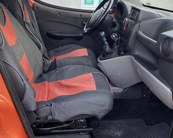 Оранжевый Фиат Добло, объемом двигателя 1.37 л и пробегом 227 тыс. км за 3800 $, фото 3 на Automoto.ua