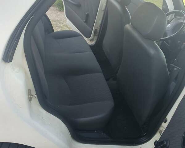 Белый Фиат Палио, объемом двигателя 1.2 л и пробегом 297 тыс. км за 1999 $, фото 6 на Automoto.ua