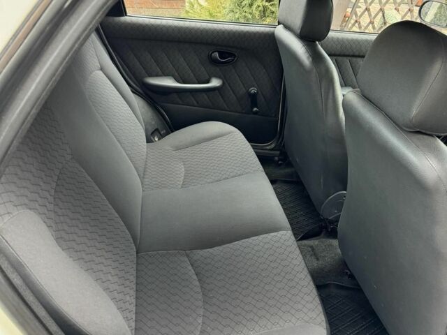 Белый Фиат Палио, объемом двигателя 1.2 л и пробегом 297 тыс. км за 1999 $, фото 4 на Automoto.ua