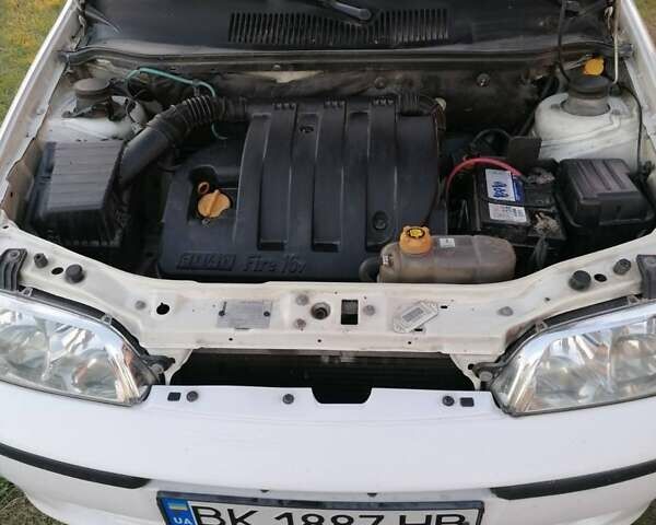 Белый Фиат Палио, объемом двигателя 1.2 л и пробегом 297 тыс. км за 1999 $, фото 9 на Automoto.ua