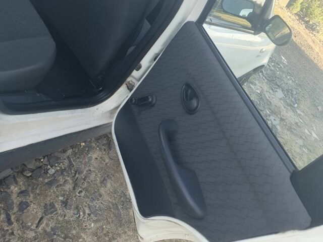 Белый Фиат Палио, объемом двигателя 1.2 л и пробегом 297 тыс. км за 1999 $, фото 6 на Automoto.ua