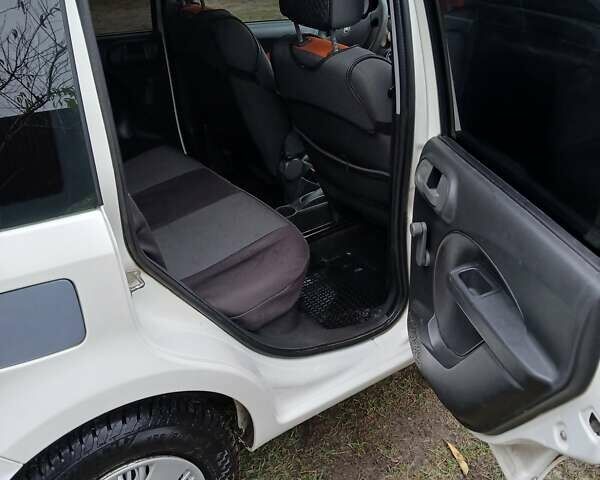 Белый Фиат Панда, объемом двигателя 1.2 л и пробегом 181 тыс. км за 3900 $, фото 4 на Automoto.ua