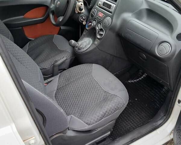 Белый Фиат Панда, объемом двигателя 1.2 л и пробегом 181 тыс. км за 3900 $, фото 6 на Automoto.ua