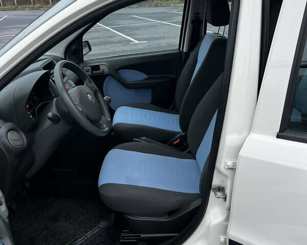 Білий Фіат Панда, об'ємом двигуна 1.2 л та пробігом 124 тис. км за 3900 $, фото 53 на Automoto.ua