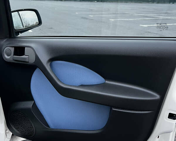 Білий Фіат Панда, об'ємом двигуна 1.2 л та пробігом 124 тис. км за 3900 $, фото 32 на Automoto.ua