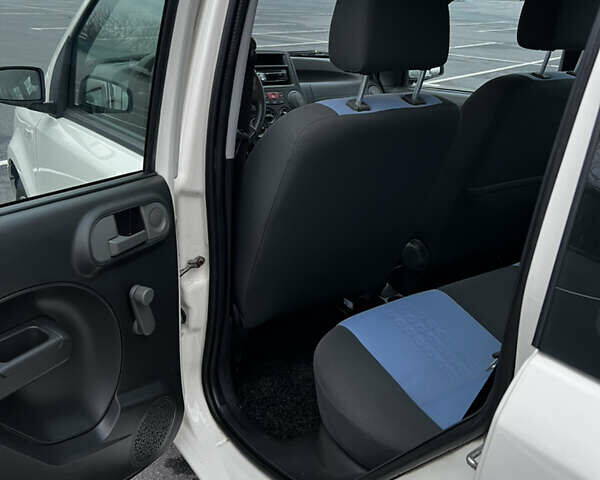 Білий Фіат Панда, об'ємом двигуна 1.2 л та пробігом 124 тис. км за 3900 $, фото 51 на Automoto.ua