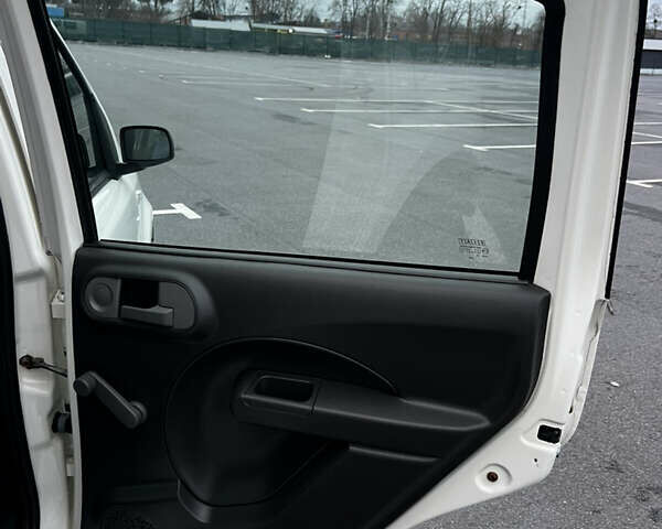 Білий Фіат Панда, об'ємом двигуна 1.2 л та пробігом 124 тис. км за 3900 $, фото 44 на Automoto.ua