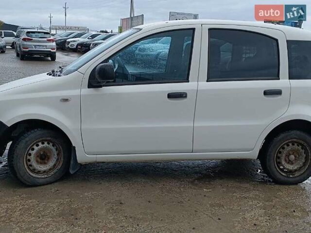 Фиат Панда 2011 в Львове на Automoto.ua Белый Фиат Панда, объемом двигателя 1.2 л и пробегом 184 тыс. км за 3500 $, фото 3 на Automoto.ua