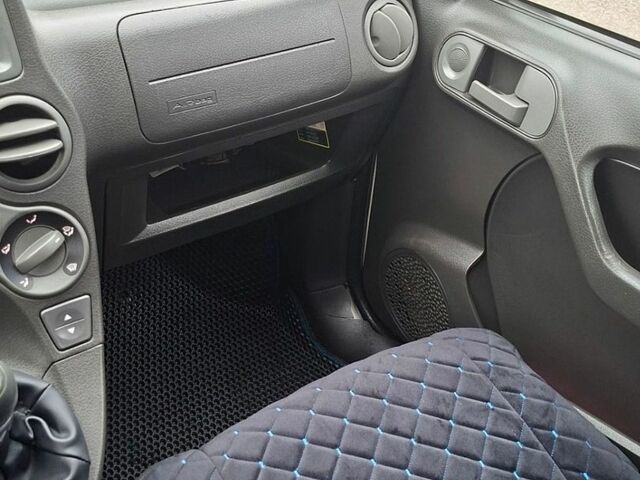 Белый Фиат Панда, объемом двигателя 1.24 л и пробегом 180 тыс. км за 3500 $, фото 21 на Automoto.ua