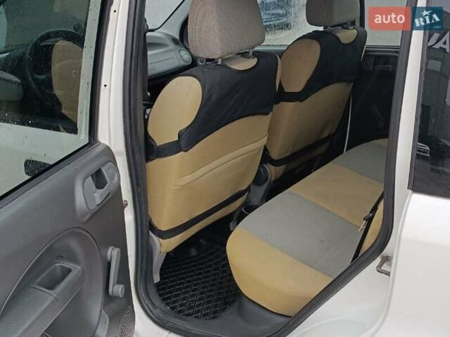 Фиат Панда 2011 в Львове на Automoto.ua Белый Фиат Панда, объемом двигателя 1.2 л и пробегом 184 тыс. км за 3500 $, фото 16 на Automoto.ua