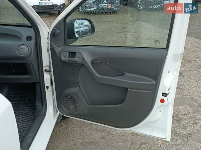 Фиат Панда 2011 в Львове на Automoto.ua Белый Фиат Панда, объемом двигателя 1.2 л и пробегом 184 тыс. км за 3500 $, фото 8 на Automoto.ua