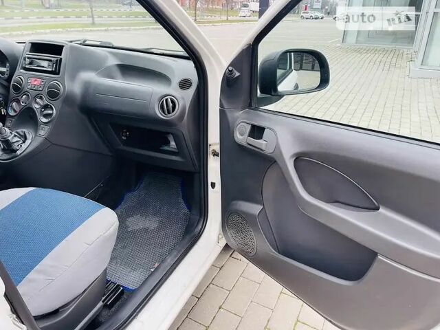 Белый Фиат Панда, объемом двигателя 1.2 л и пробегом 228 тыс. км за 4427 $, фото 4 на Automoto.ua