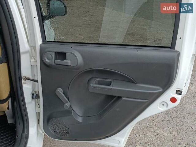 Фиат Панда 2011 в Львове на Automoto.ua Белый Фиат Панда, объемом двигателя 1.2 л и пробегом 184 тыс. км за 3500 $, фото 7 на Automoto.ua