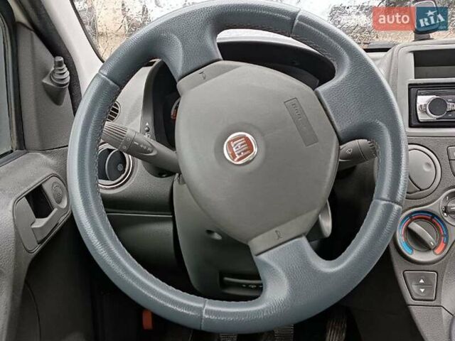 Фиат Панда 2011 в Львове на Automoto.ua Белый Фиат Панда, объемом двигателя 1.2 л и пробегом 184 тыс. км за 3500 $, фото 9 на Automoto.ua