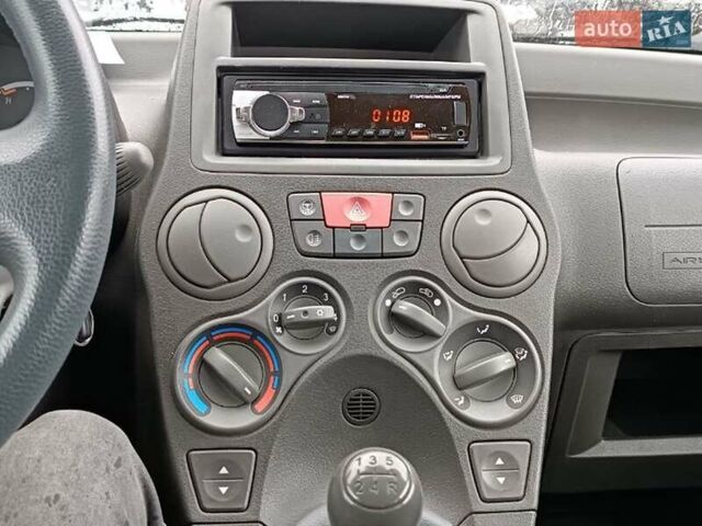 Фиат Панда 2011 в Львове на Automoto.ua Белый Фиат Панда, объемом двигателя 1.2 л и пробегом 184 тыс. км за 3500 $, фото 11 на Automoto.ua