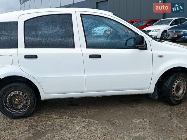 Фиат Панда 2011 в Львове на Automoto.ua Белый Фиат Панда, объемом двигателя 1.2 л и пробегом 184 тыс. км за 3500 $, фото 4 на Automoto.ua