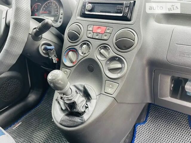 Белый Фиат Панда, объемом двигателя 1.2 л и пробегом 228 тыс. км за 4427 $, фото 3 на Automoto.ua