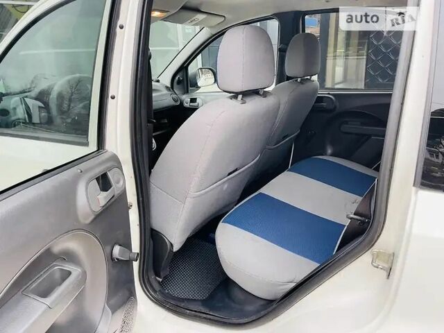 Белый Фиат Панда, объемом двигателя 1.2 л и пробегом 228 тыс. км за 4427 $, фото 9 на Automoto.ua