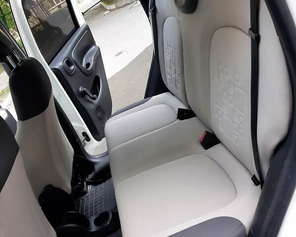 Білий Фіат Панда, об'ємом двигуна 0.9 л та пробігом 165 тис. км за 5200 $, фото 16 на Automoto.ua