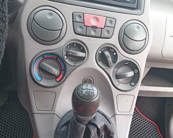 Красный Фиат Панда, объемом двигателя 1 л и пробегом 300 тыс. км за 2800 $, фото 9 на Automoto.ua