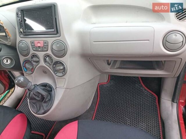 Красный Фиат Панда, объемом двигателя 1 л и пробегом 300 тыс. км за 2800 $, фото 6 на Automoto.ua