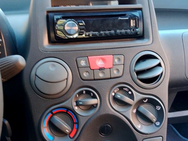 Фиат Панда 2008 в Белой Церкве на Automoto.ua Красный Фиат Панда, объемом двигателя 1 л и пробегом 130 тыс. км за 3500 $, фото 3 на Automoto.ua