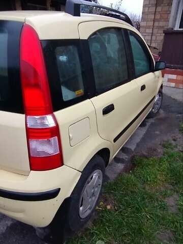 Желтый Фиат Панда, объемом двигателя 1.1 л и пробегом 160 тыс. км за 2400 $, фото 3 на Automoto.ua