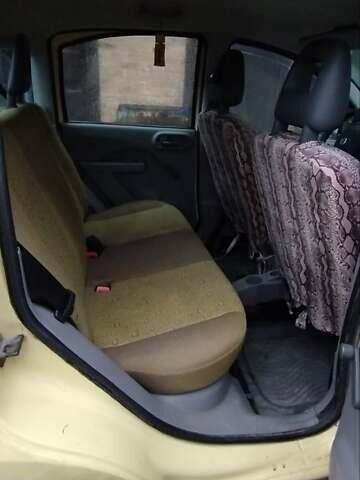 Желтый Фиат Панда, объемом двигателя 1.1 л и пробегом 160 тыс. км за 2400 $, фото 4 на Automoto.ua