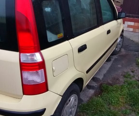 Желтый Фиат Панда, объемом двигателя 1.1 л и пробегом 160 тыс. км за 2400 $, фото 4 на Automoto.ua