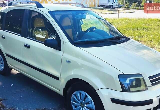 Желтый Фиат Панда, объемом двигателя 1.24 л и пробегом 128 тыс. км за 3150 $, фото 2 на Automoto.ua