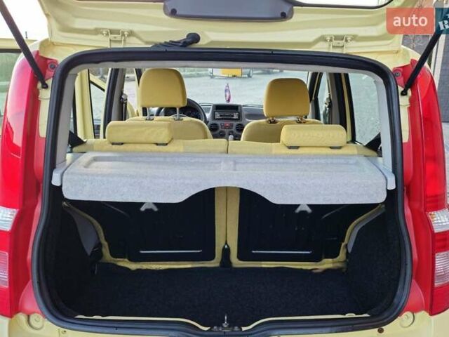 Желтый Фиат Панда, объемом двигателя 1.24 л и пробегом 147 тыс. км за 3750 $, фото 42 на Automoto.ua