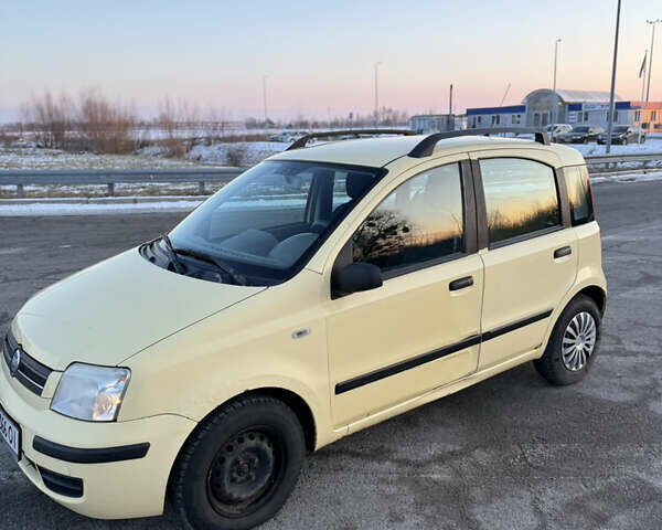 Желтый Фиат Панда, объемом двигателя 1.2 л и пробегом 159 тыс. км за 3400 $, фото 2 на Automoto.ua