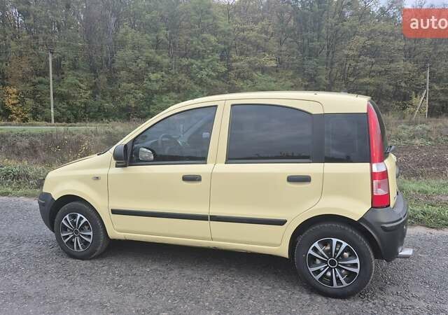 Желтый Фиат Панда, объемом двигателя 1.11 л и пробегом 241 тыс. км за 3300 $, фото 2 на Automoto.ua